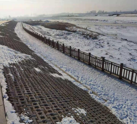吉林省大禹水利水電建設有限公司伊通縣伊通河邊路燈護欄項目